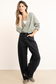 Haute L'Amitié :  Barrel jeans with fold-over waistband Flip | black  - img4