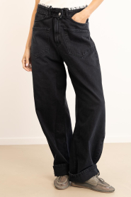 Haute L'Amitié :  Barrel jeans with fold-over waistband Flip | black  - img5