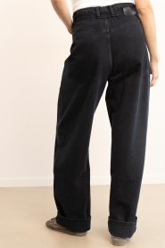 Haute L'Amitié :  Barrel jeans with fold-over waistband Flip | black  - img7