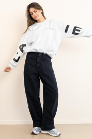 Haute L'Amitié :  Barrel jeans with fold-over waistband Flip | black  - img2