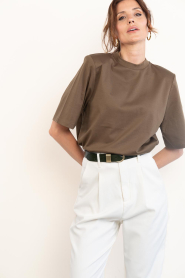 Drykorn |  T-shirt with shoulder pads Tadura | brown | Picture 5