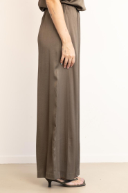 Drykorn :  Satin wide trousers Tweezer | green - img5