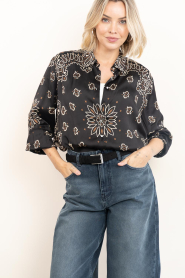 Wild :  Satijnen paisley blouse Fayruz | black - img5