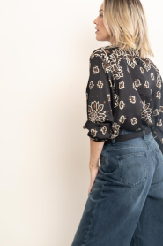 Wild :  Satijnen paisley blouse Fayruz | black - img7