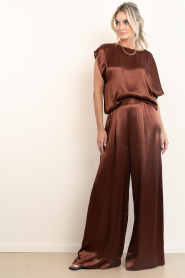 Milla |  Shiny trousers Jill | brown | Picture 2