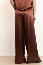 Milla |  Shiny trousers Jill | brown | Picture 6