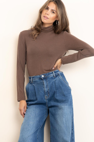 Milla |  Stretch tencel top Elin | brown | Picture 5