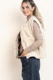 Louizon |  Teddy waistcoat Yakim | beige  | Picture 7