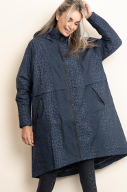 Deblon | Panterprint regenjas Romy | blauw | Afbeelding 6