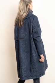 Deblon | Panterprint regenjas Romy | blauw | Afbeelding 8