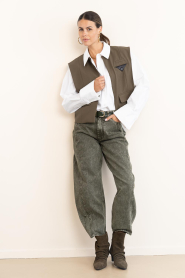 Second Female :  Stone wash barrel jeans Jaye | green - img4