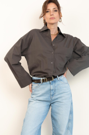 Second Female :  Plain blouse Lanna | brown - img4