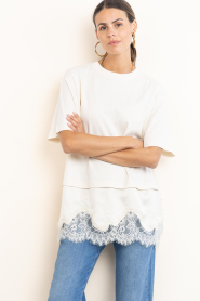 Second Female :  T-shirt with lace Vaccara | natural - img5