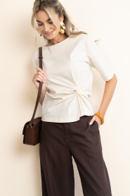 Second Female |  T-shirt with knot detail Arkai | natural | Picture 2