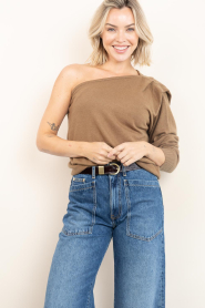 March23 |  Soft wool blend one shoulder Milan | olive | Picture 4