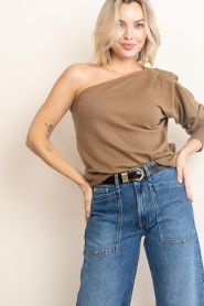 March23 |  Soft wool blend one shoulder Milan | olive | Picture 9