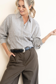 Haute L'Amitié |  Checked cropped blouse Mimosa | grijs | Picture 5