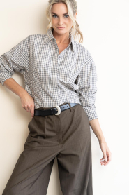 Haute L'Amitié |  Checked cropped blouse Mimosa | grijs | Picture 6