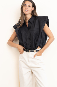 Haute L'Amitié |  Sleeveless poplin blouse Dinnie |  black | Picture 4