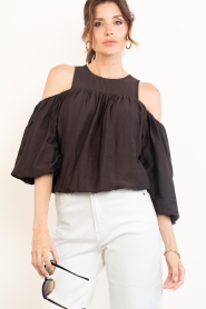 Co'Couture |  Top with balloon sleeves Hera | brown | Picture 4