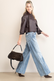 Nubikk :  Suède baguette bag Bibi | dark brown - img5