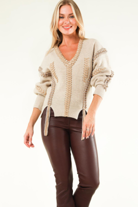 Mes Demoiselles |  V-hals sweater with braided details Takumi | beige 