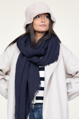 Bianca van Leur Shawls | Mousseline xl-shawl Mila | donkerblauw 