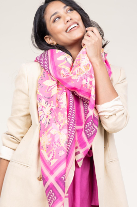 Moment Amsterdam |  Scarf with print Mira | pink