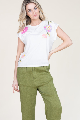 Berenice | T-shirt met patchwork bloemen Eglantine | wit