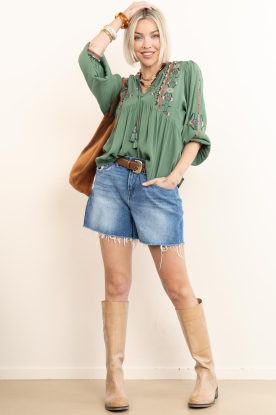 Look Top with embroidery Tilt