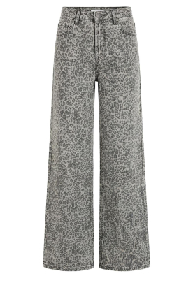 Janice |  Leopard print straight leg jeans Jason | animal print 