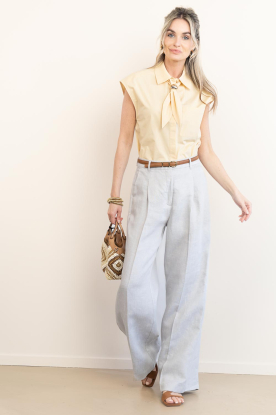 Look Sleeveless blouse with tie detail Alcon