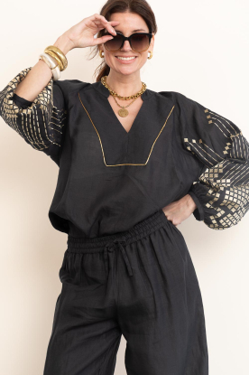 Greek Archaic Kori | Top met geborduurde details Grape | zwart 