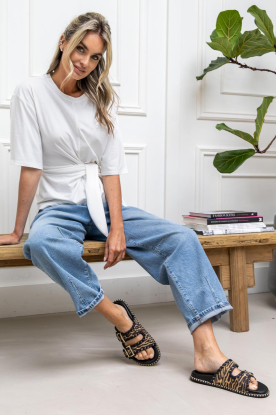 Look T-shirt with knot detail Dori