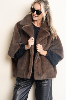 STUDIO AR |  Faux fur cape jacket | choco 