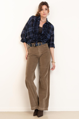 Look Checkered blouse with ruffles